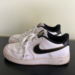Nike Air Force 1 Low Youth size 7 Women's s size 8.5